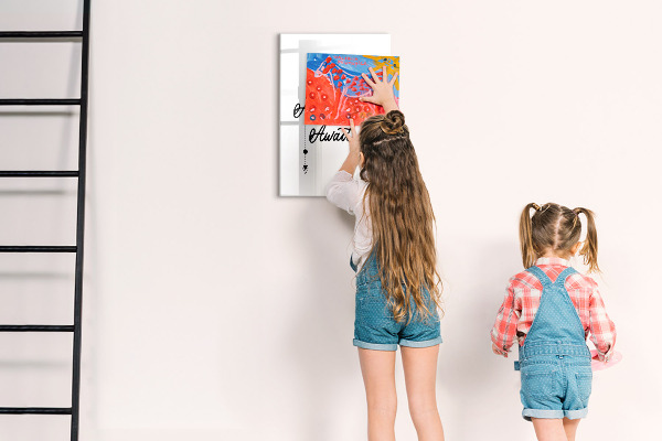 Pizarra magnética de pared con rotulador Un espacio creativo para recuerdos y fotos.