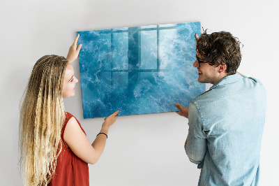 Pizarra magnética de pared con rotulador Un tablero colorido para notas y fotos.