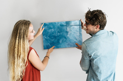 Pizarra magnética de pared con rotulador Un tablero colorido para notas y fotos.