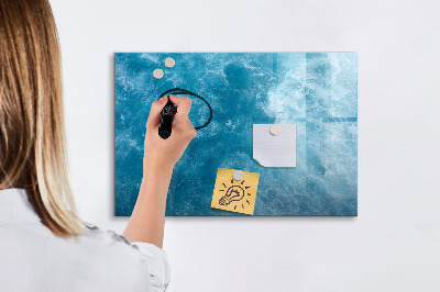 Pizarra magnética de pared con rotulador Un tablero colorido para notas y fotos.