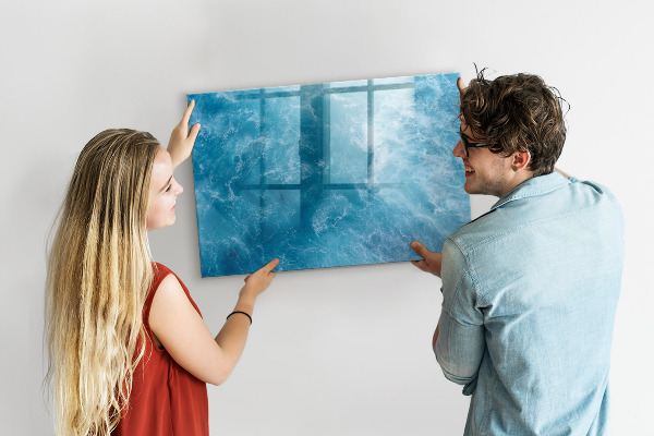 Pizarra magnética de pared con rotulador Un tablero colorido para notas y fotos.