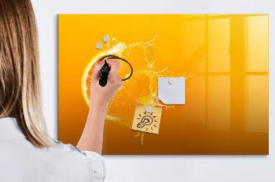 Pizarra magnética de pared con rotulador Un tablero colorido para notas y fotos.