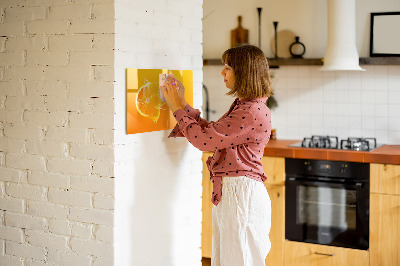Pizarra magnética de pared con rotulador Un tablero colorido para notas y fotos.