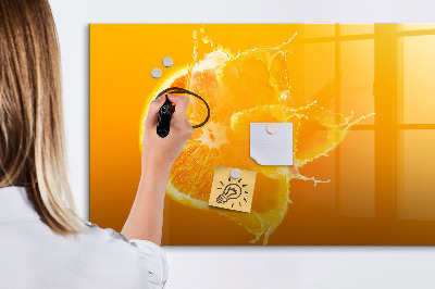 Pizarra magnética de pared con rotulador Un tablero colorido para notas y fotos.