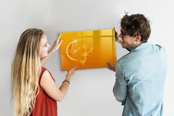 Pizarra magnética de pared con rotulador Un tablero colorido para notas y fotos.