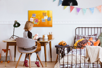 Pizarra magnética de pared con rotulador Un tablero colorido para notas y fotos.
