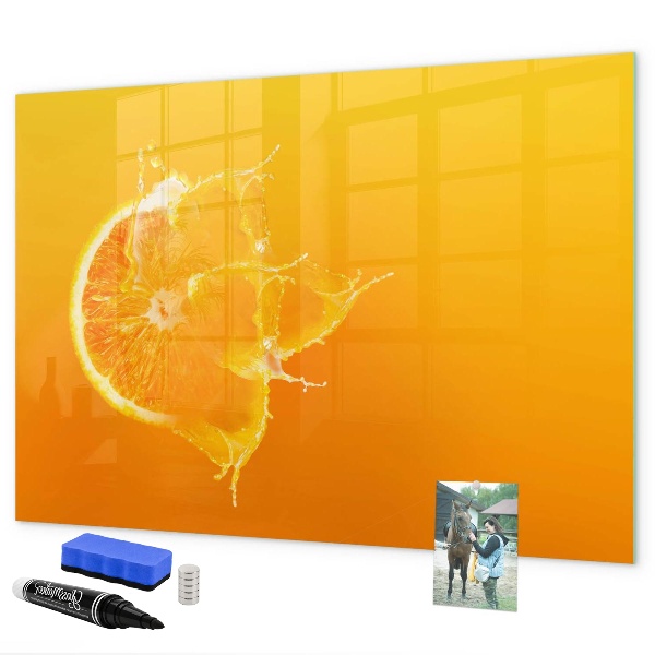 Pizarra magnética de pared con rotulador Un tablero colorido para notas y fotos.