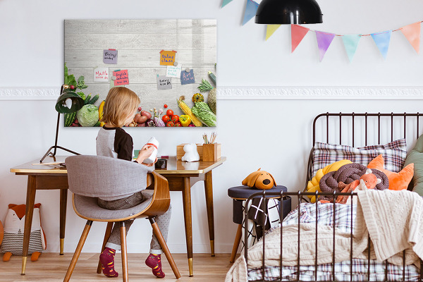 Pizarra magnética de pared con rotulador Un espacio creativo para recuerdos y fotos.