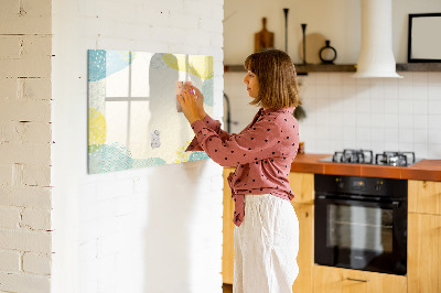 Pizarra magnética de pared con rotulador Un tablero colorido para notas y fotos.