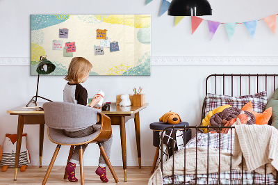 Pizarra magnética de pared con rotulador Un tablero colorido para notas y fotos.