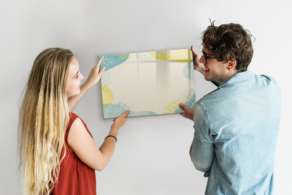 Pizarra magnética de pared con rotulador Un tablero colorido para notas y fotos.