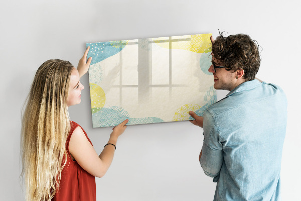 Pizarra magnética de pared con rotulador Un tablero colorido para notas y fotos.