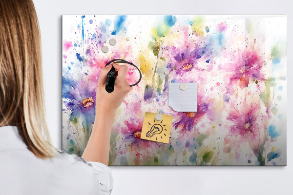 Pizarra magnética de pared con rotulador Un tablero colorido para fotos y notas.