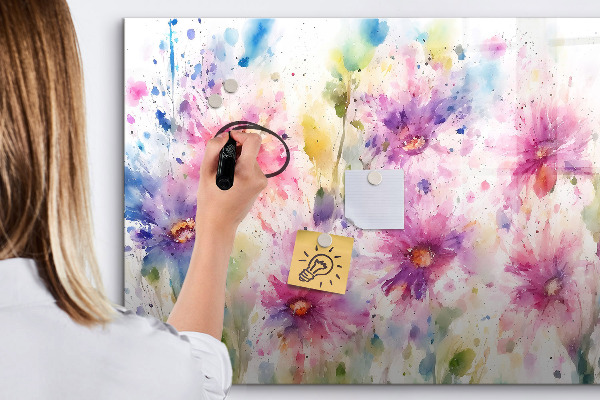 Pizarra magnética de pared con rotulador Un tablero colorido para fotos y notas.