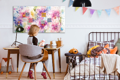 Pizarra magnética de pared con rotulador Un tablero colorido para fotos y notas.