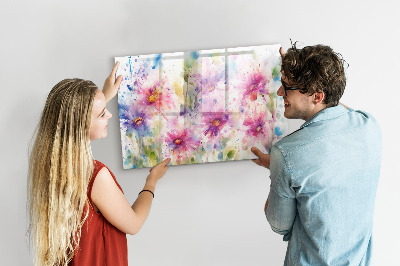 Pizarra magnética de pared con rotulador Un tablero colorido para fotos y notas.