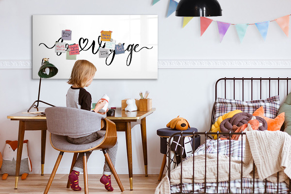 Pizarra magnética de pared con rotulador Un espacio creativo para recuerdos y fotos.