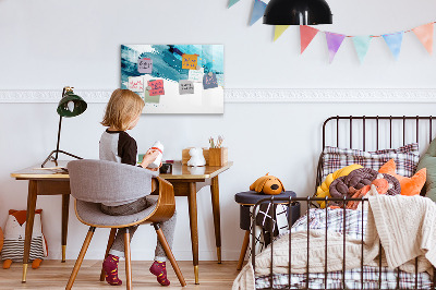 Pizarra magnética de pared con rotulador Un póster colorido para presentar fotos