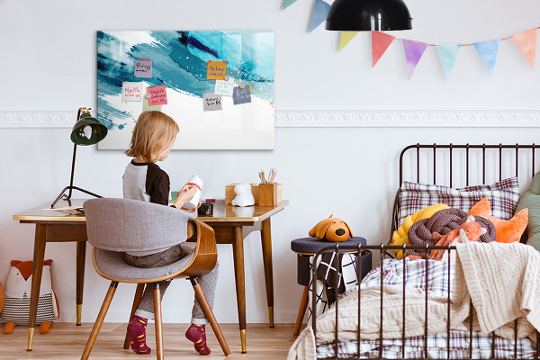 Pizarra magnética de pared con rotulador Un póster colorido para presentar fotos
