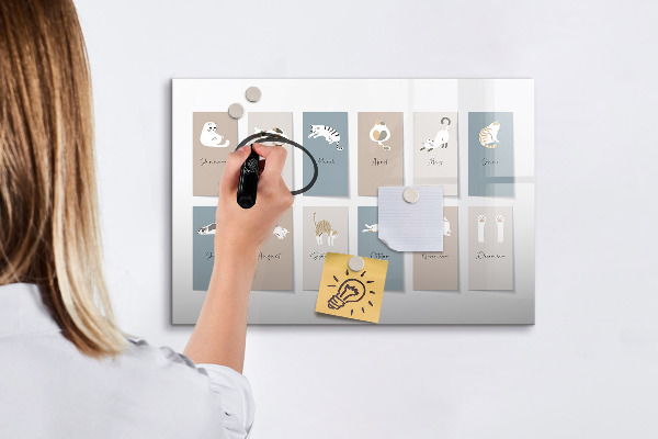 Pizarra magnética de pared con rotulador Un calendario creativo para cada estación.