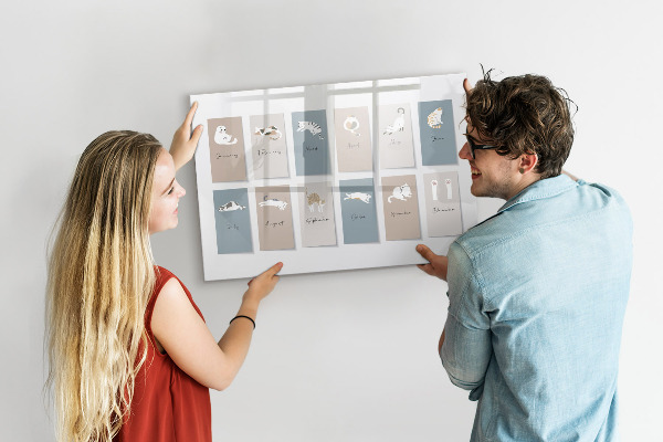 Pizarra magnética de pared con rotulador Un calendario creativo para cada estación.