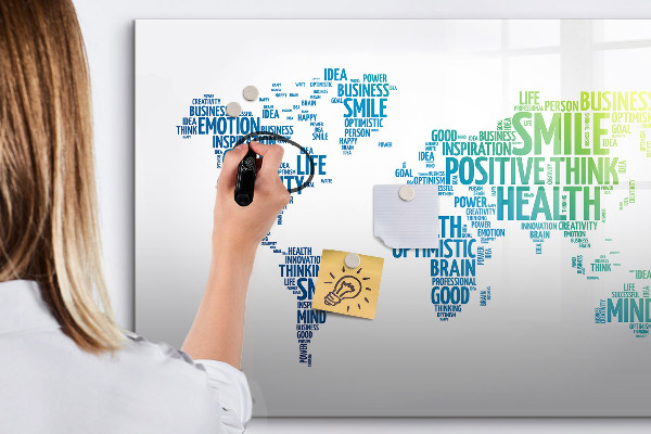 Pizarra magnética de pared con rotulador Un mundo lleno de ideas y positividad.