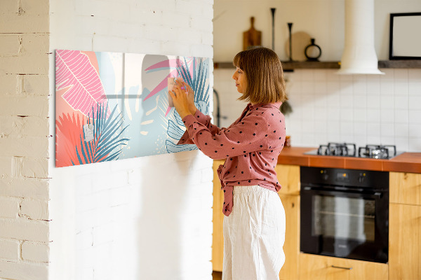Pizarra magnética de pared con rotulador Un tablero colorido para notas y fotos.