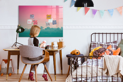 Pizarra magnética de pared con rotulador Un tablero colorido para notas y fotos.