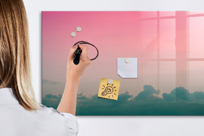 Pizarra magnética de pared con rotulador Un tablero colorido para notas y fotos.