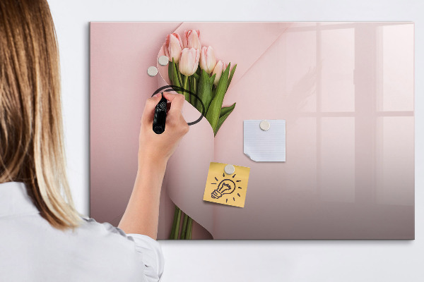 Pizarra magnética de pared con rotulador Un espacio creativo para recuerdos y notas.