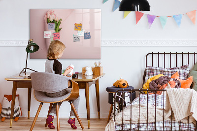 Pizarra magnética de pared con rotulador Un espacio creativo para recuerdos y notas.