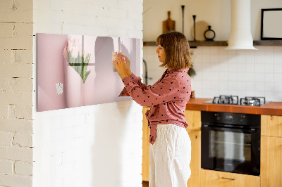 Pizarra magnética de pared con rotulador Un espacio creativo para recuerdos y notas.