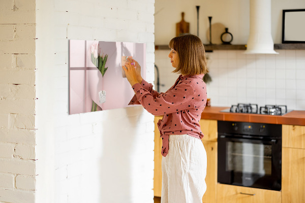Pizarra magnética de pared con rotulador Un espacio creativo para recuerdos y notas.
