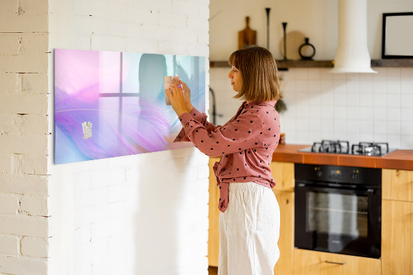 Pizarra magnética de pared con rotulador Un tablero colorido para fotos y notas.