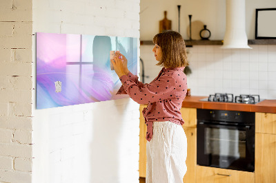 Pizarra magnética de pared con rotulador Un tablero colorido para fotos y notas.