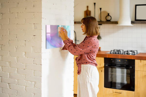 Pizarra magnética de pared con rotulador Un tablero colorido para fotos y notas.