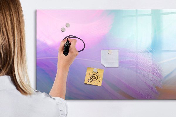 Pizarra magnética de pared con rotulador Un tablero colorido para fotos y notas.