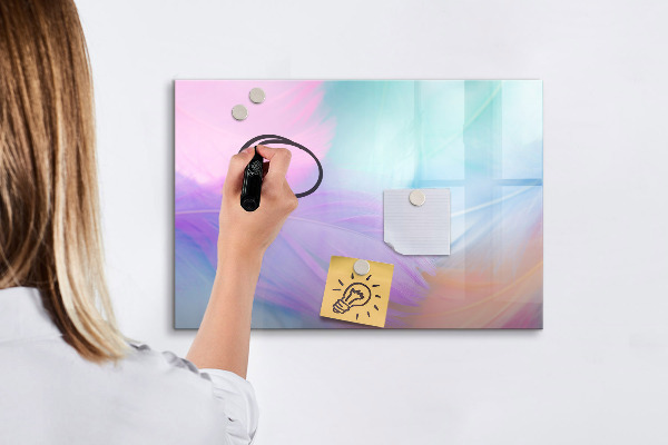 Pizarra magnética de pared con rotulador Un tablero colorido para fotos y notas.