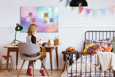 Pizarra magnética de pared con rotulador Un tablero colorido para fotos y notas.