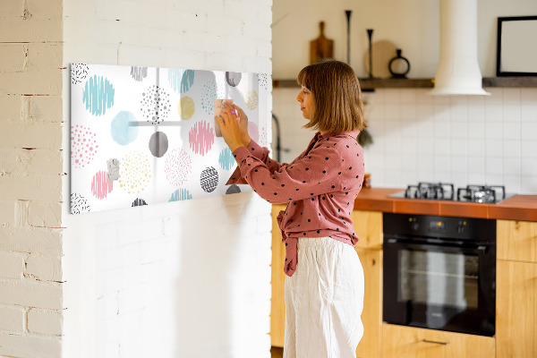 Pizarra magnética de pared con rotulador Un tablero colorido para recuerdos y notas.