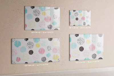 Pizarra magnética de pared con rotulador Un tablero colorido para recuerdos y notas.