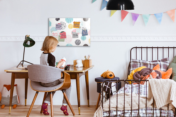 Pizarra magnética de pared con rotulador Un tablero colorido para recuerdos y notas.
