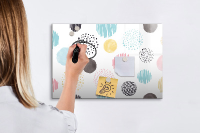 Pizarra magnética de pared con rotulador Un tablero colorido para recuerdos y notas.