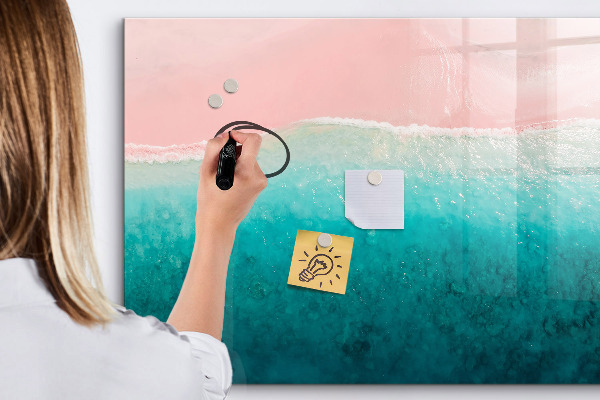 Pizarra magnética de pared con rotulador Un tablero colorido para notas y fotos.