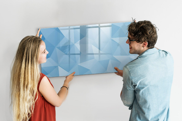 Pizarra magnética de pared con rotulador Un tablero colorido para notas y fotos.