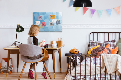Pizarra magnética de pared con rotulador Un tablero colorido para notas y fotos.