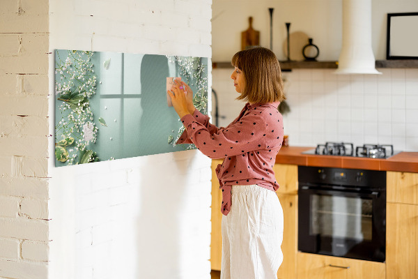 Pizarra magnética de pared con rotulador Un elegante tablero para notas y fotos.