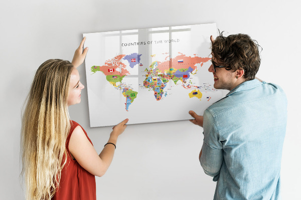 Pizarra borrable de cristal con imanes Mapa del mundo con lugares para marcar.