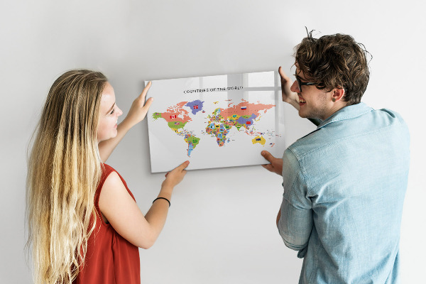 Pizarra borrable de cristal con imanes Mapa del mundo con lugares para marcar.