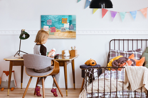 Pizarra magnética de pared con rotulador Un elegante tablero para notas y fotos.